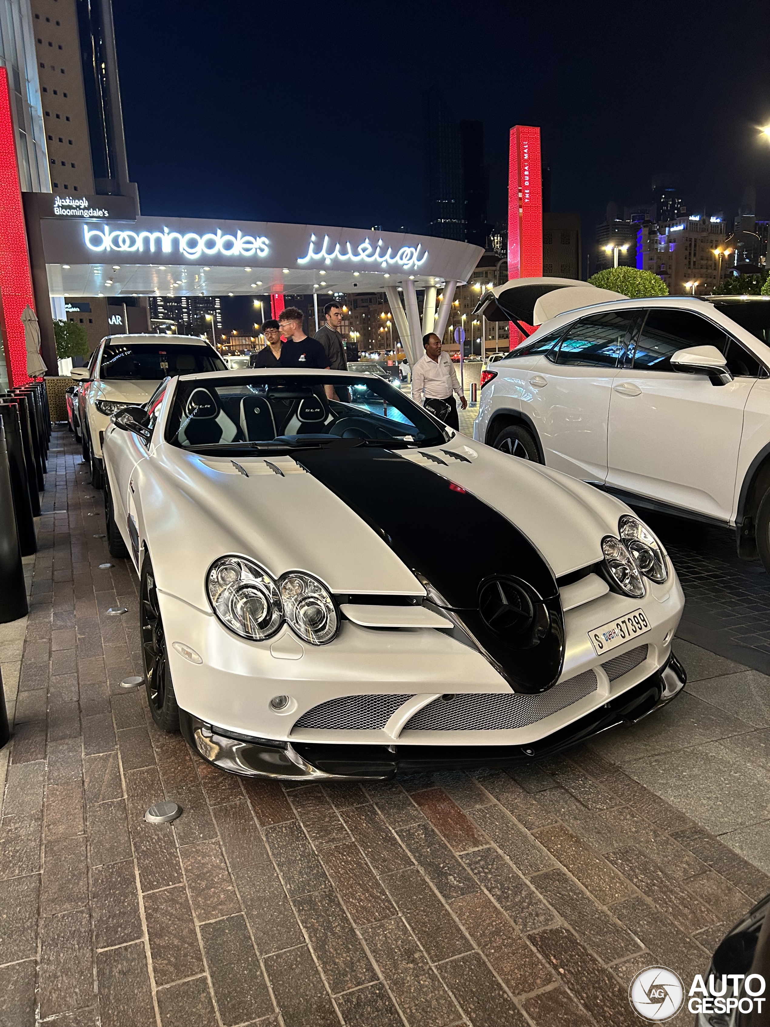 This SLR is placed where it belongs.